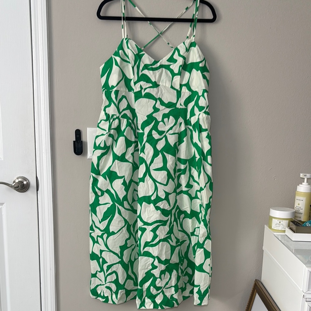 A New Day Green and White Floral Crisscross-Strap Midi Dress